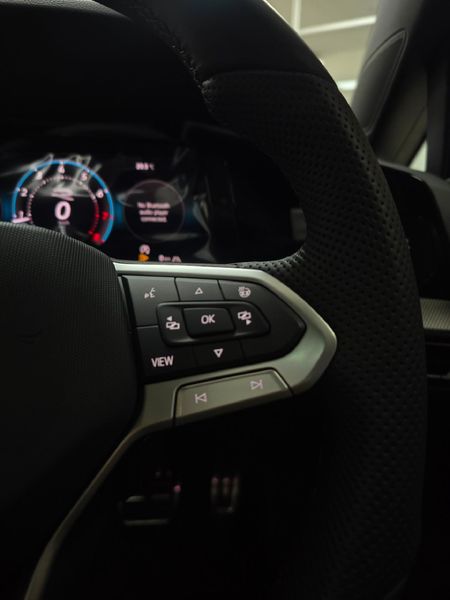 2026-Volkswagen-Golf-14-TSI-R-Line-Auto-110kw_14