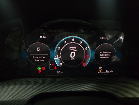 2026-Volkswagen-Golf-14-TSI-R-Line-Auto-110kw_16