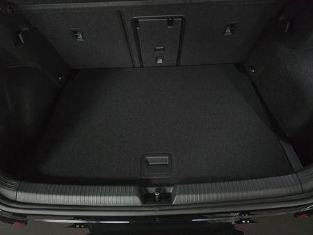 2026-Volkswagen-Golf-14-TSI-R-Line-Auto-110kw_5