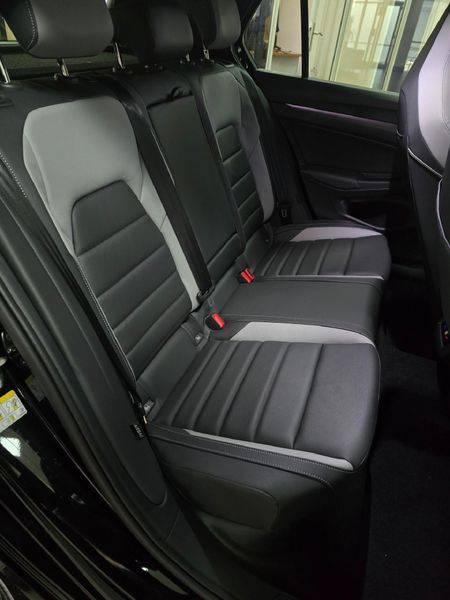 2026-Volkswagen-Golf-14-TSI-R-Line-Auto-110kw_6