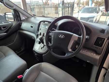 2013-Hyundai-H-1-25-CRDi-Multicab-Auto-6-seat_9