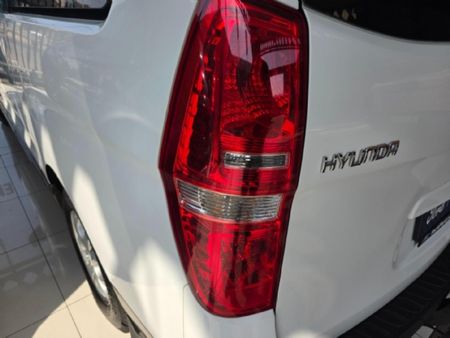 2013-Hyundai-H-1-25-CRDi-Multicab-Auto-6-seat_11