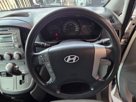 2013-Hyundai-H-1-25-CRDi-Multicab-Auto-6-seat_12