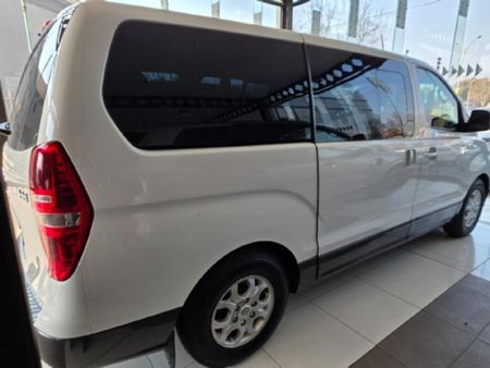 2013-Hyundai-H-1-25-CRDi-Multicab-Auto-6-seat_4