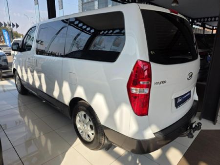 2013-Hyundai-H-1-25-CRDi-Multicab-Auto-6-seat_5
