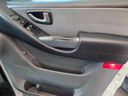2013-Hyundai-H-1-25-CRDi-Multicab-Auto-6-seat_7