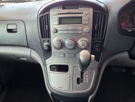 2013-Hyundai-H-1-25-CRDi-Multicab-Auto-6-seat_8
