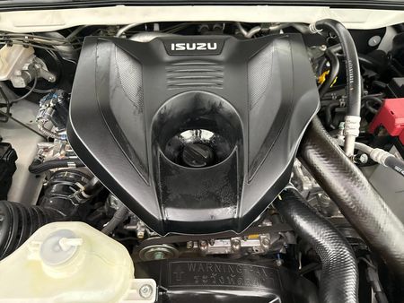 2024-Isuzu-Mu-x-30D-Onyx-4x4-Auto_13