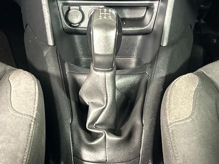 2013-Peugeot-208-12-VTi-Active-5-dr_11
