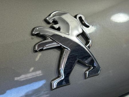 2013-Peugeot-208-12-VTi-Active-5-dr_12