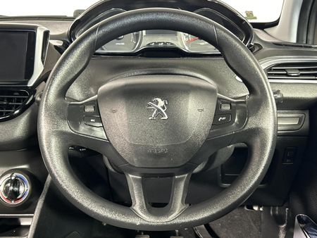 2013-Peugeot-208-12-VTi-Active-5-dr_13