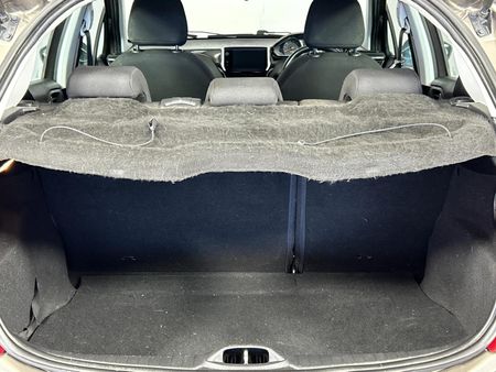 2013-Peugeot-208-12-VTi-Active-5-dr_15