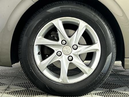2013-Peugeot-208-12-VTi-Active-5-dr_16