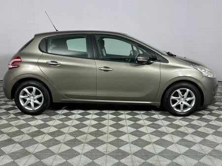 2013-Peugeot-208-12-VTi-Active-5-dr_3