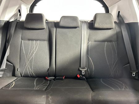 2013-Peugeot-208-12-VTi-Active-5-dr_8