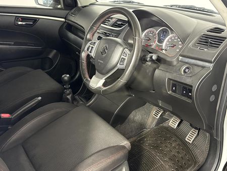 2014-Suzuki-Swift-16-Sport_10