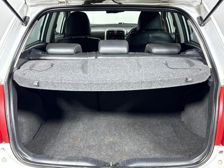 2010-Toyota-Auris-16-XS_15