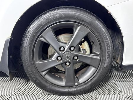 2010-Toyota-Auris-16-XS_17