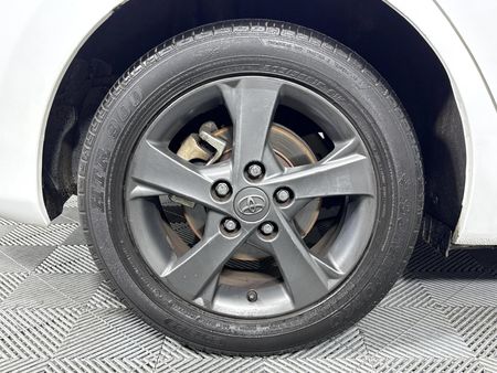 2010-Toyota-Auris-16-XS_19