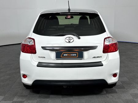 2010-Toyota-Auris-16-XS_4
