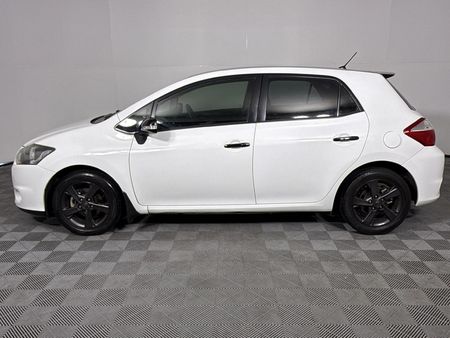 2010-Toyota-Auris-16-XS_5