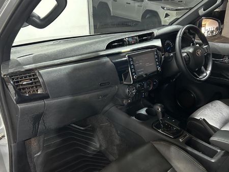 2026-Toyota-Hilux-28-GD-6-RB-Legend-55-4x4-Auto-Extended-Cab_9