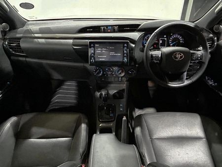 2026-Toyota-Hilux-28-GD-6-RB-Legend-55-4x4-Auto-Extended-Cab_17