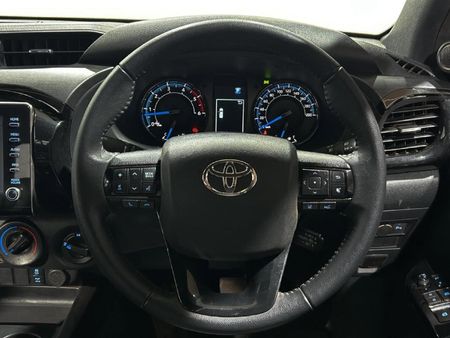 2026-Toyota-Hilux-28-GD-6-RB-Legend-55-4x4-Auto-Extended-Cab_18