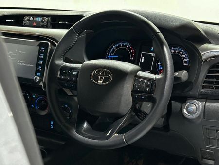 2026-Toyota-Hilux-28-GD-6-RB-Legend-55-4x4-Auto-Extended-Cab_21
