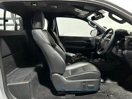 2026-Toyota-Hilux-28-GD-6-RB-Legend-55-4x4-Auto-Extended-Cab_25