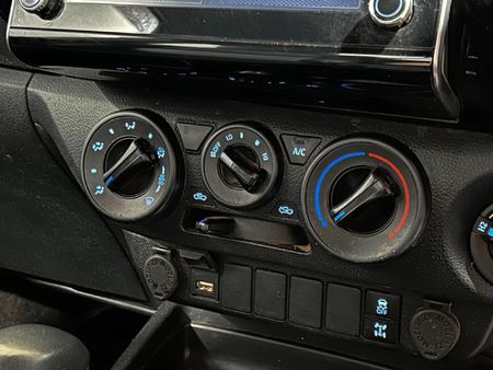 2026-Toyota-Hilux-28-GD-6-RB-Legend-55-4x4-Auto-Extended-Cab_26