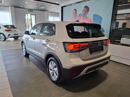 2026-Volkswagen-T-Cross-10-TSI_2