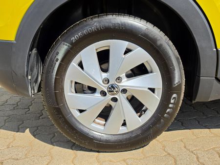 2025-Volkswagen-T-Cross-10-TSI-Life-Auto_11