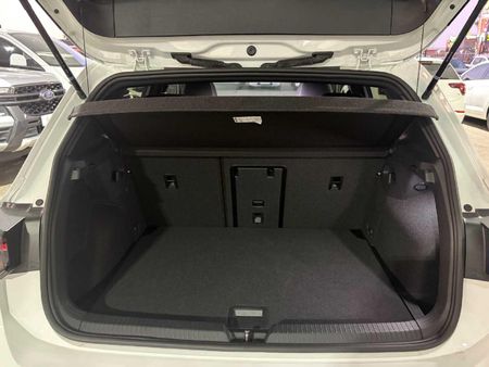 2025-Volkswagen-Golf-14-TSI-R-Line-Auto-110kw_15