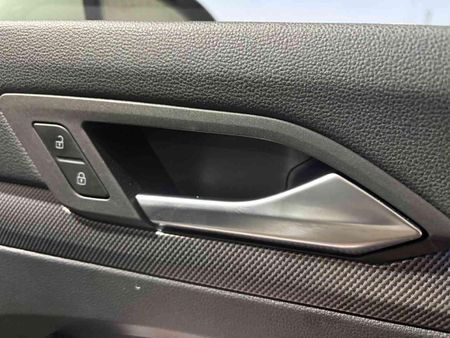 2025-Volkswagen-Golf-14-TSI-R-Line-Auto-110kw_17