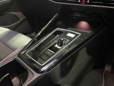 2025-Volkswagen-Golf-14-TSI-R-Line-Auto-110kw_19