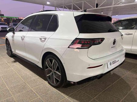 2025-Volkswagen-Golf-14-TSI-R-Line-Auto-110kw_2