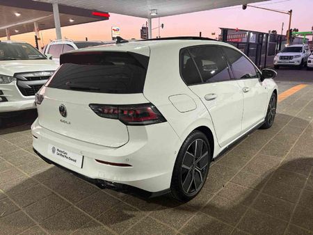 2025-Volkswagen-Golf-14-TSI-R-Line-Auto-110kw_4