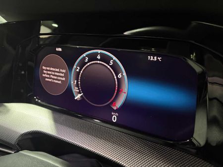 2025-Volkswagen-Golf-14-TSI-R-Line-Auto-110kw_5