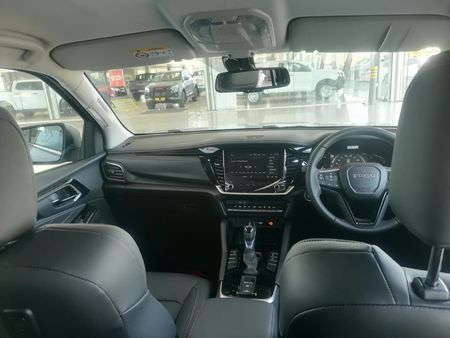 2026-Isuzu-Mu-x-30D-HR-LSE-Auto_15