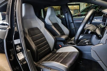 2026-Volkswagen-Golf-14-TSI-R-Line-Auto-110kw_10