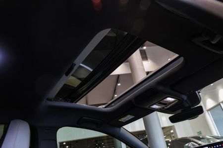 2026-Volkswagen-Golf-14-TSI-R-Line-Auto-110kw_12