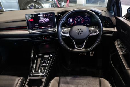 2026-Volkswagen-Golf-14-TSI-R-Line-Auto-110kw_14