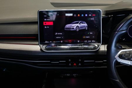 2026-Volkswagen-Golf-14-TSI-R-Line-Auto-110kw_16
