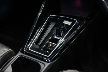 2026-Volkswagen-Golf-14-TSI-R-Line-Auto-110kw_18