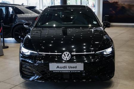 2026-Volkswagen-Golf-14-TSI-R-Line-Auto-110kw_2