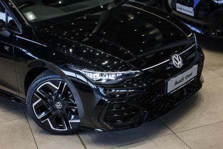 2026-Volkswagen-Golf-14-TSI-R-Line-Auto-110kw_3