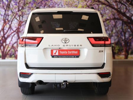 2023-Toyota-Land-Cruiser-300-V6-33-D-ZX_10
