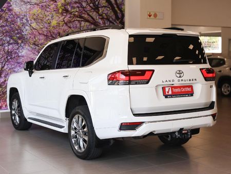 2023-Toyota-Land-Cruiser-300-V6-33-D-ZX_12