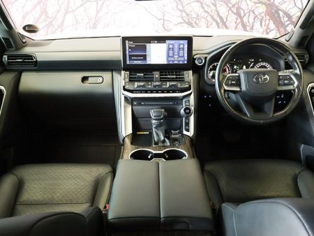 2023-Toyota-Land-Cruiser-300-V6-33-D-ZX_14